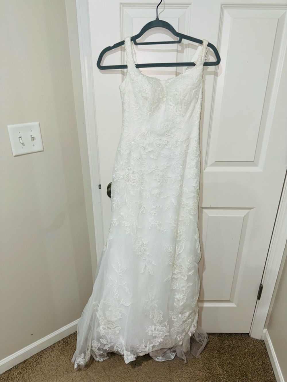White Lace Wedding Dress with Sweetheart Neckline